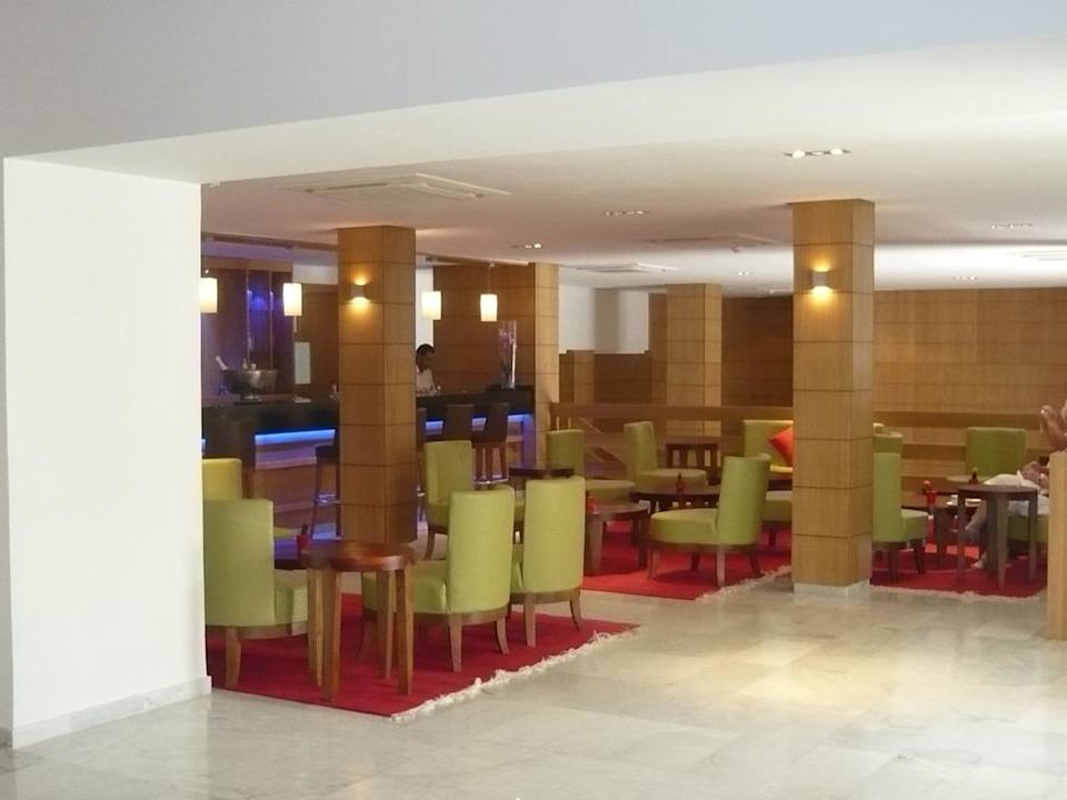 Bar im Hotel The Orangers Beach Resort and Bungalows