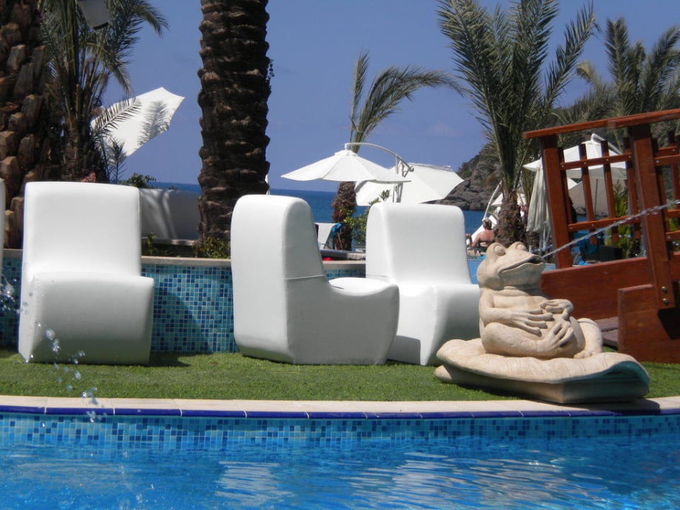 Angenehme Poollandschaft Granada Luxury Okurcalar