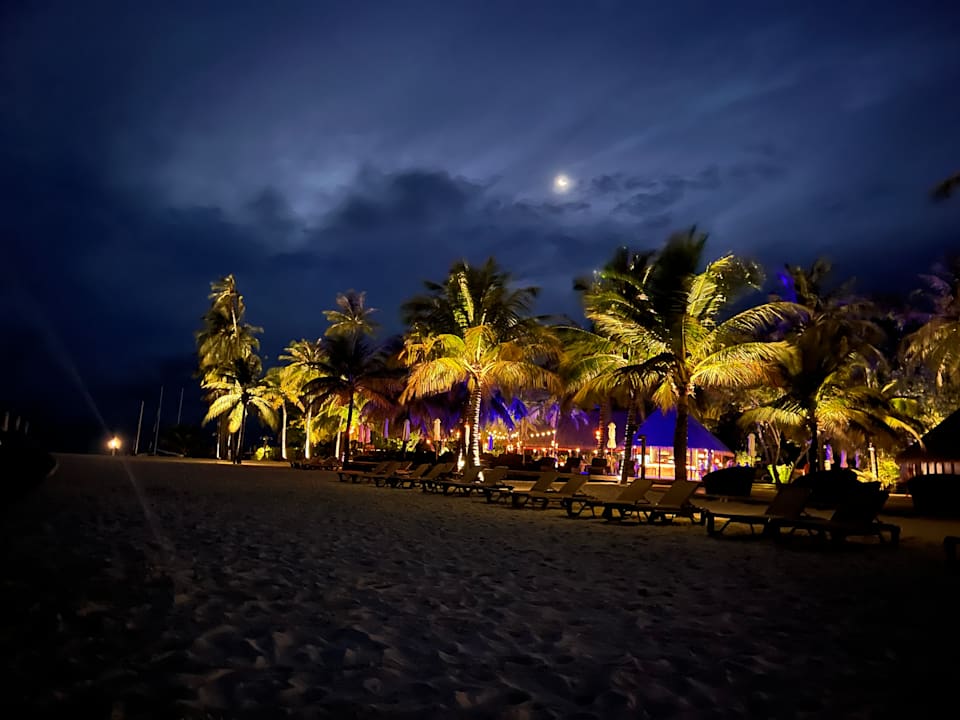 Strand Kuredu Island Resort & Spa