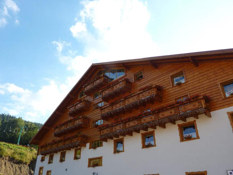 Od strony parkingu Hotel Meta Resort & Vine SPA