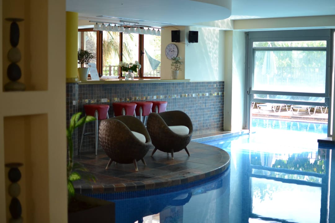 Innenpool Hotel Theartemis Palace