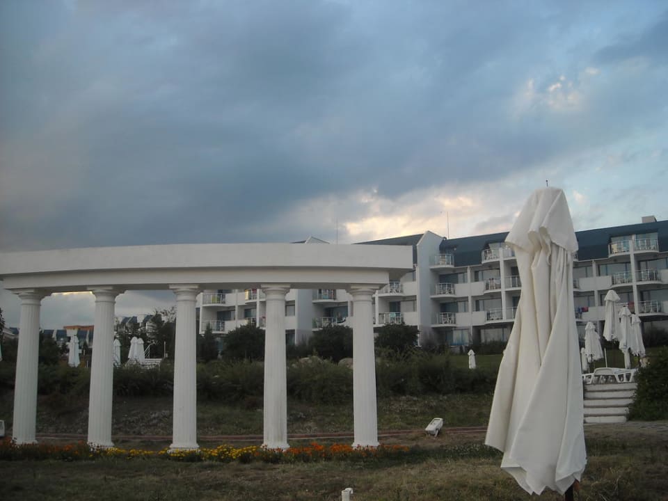Hotel vom Strand aus gesehen Hotel Sineva Beach