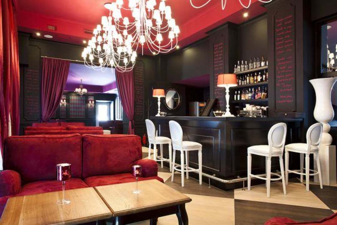 Foyer Hotel Dwór Sanna