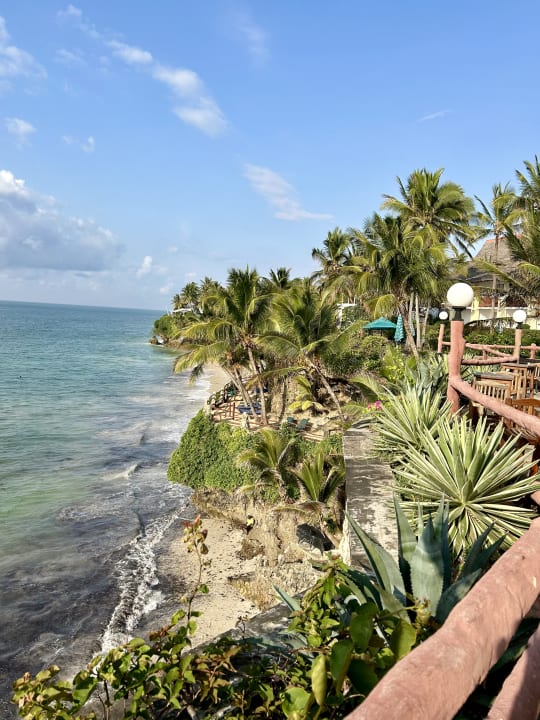 Strand Bahari Beach Hotel