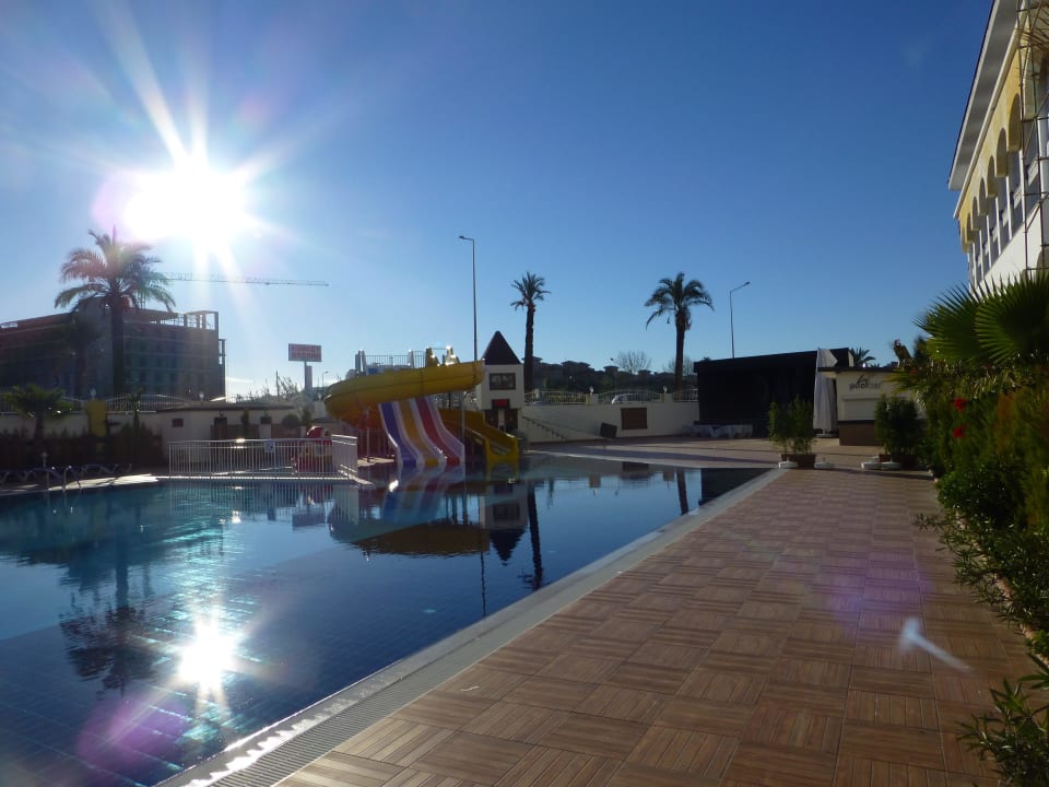 Richtung Rutsche Dream World Resort & Spa