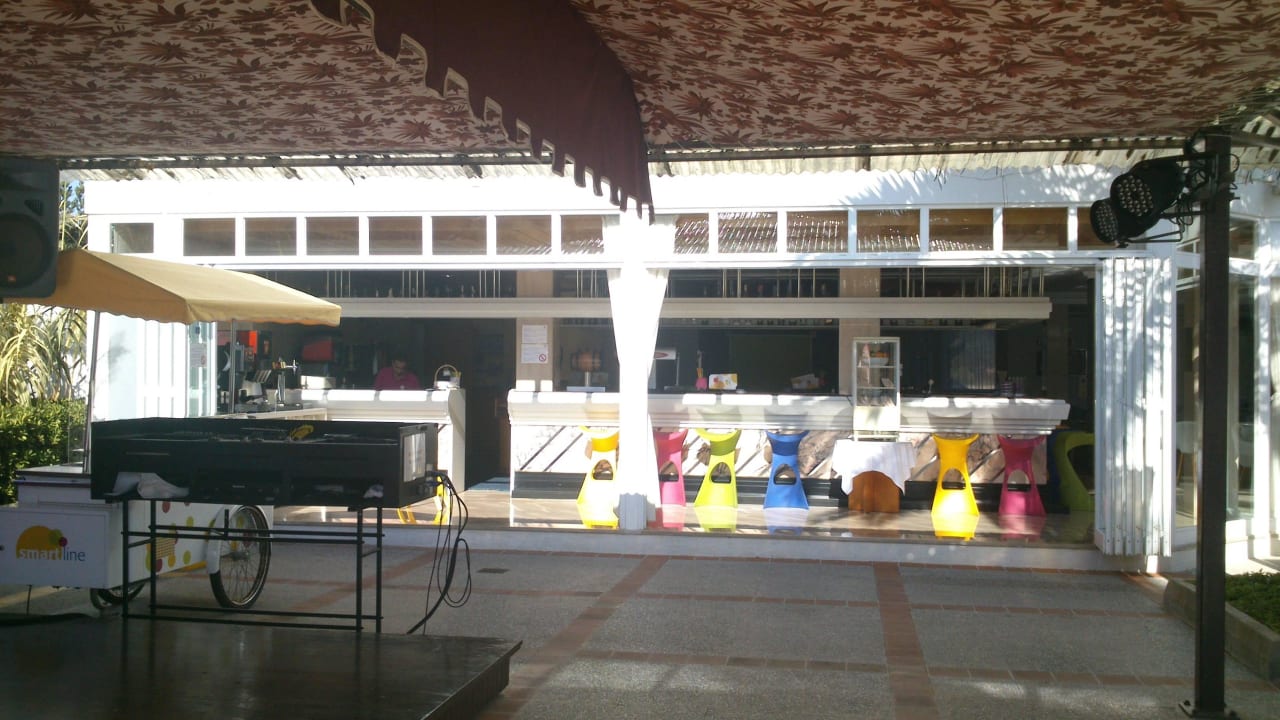 Außenbereich der Poolbar Millor Sol