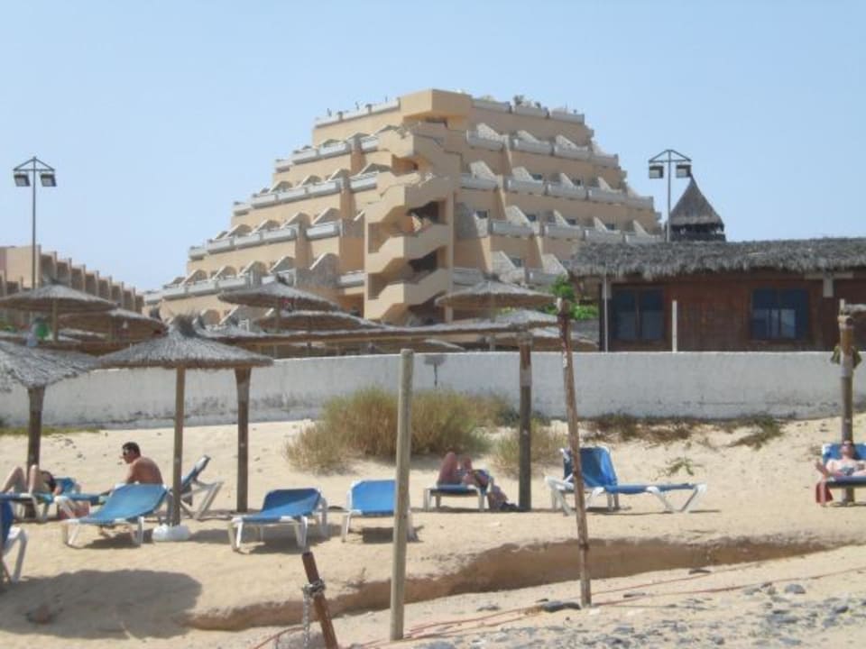 Blick vom Strand auf Nachbargebäude SBH Costa Calma Beach Resort