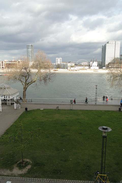 Blick auf den Rhein  Rhein-Hotel St.Martin