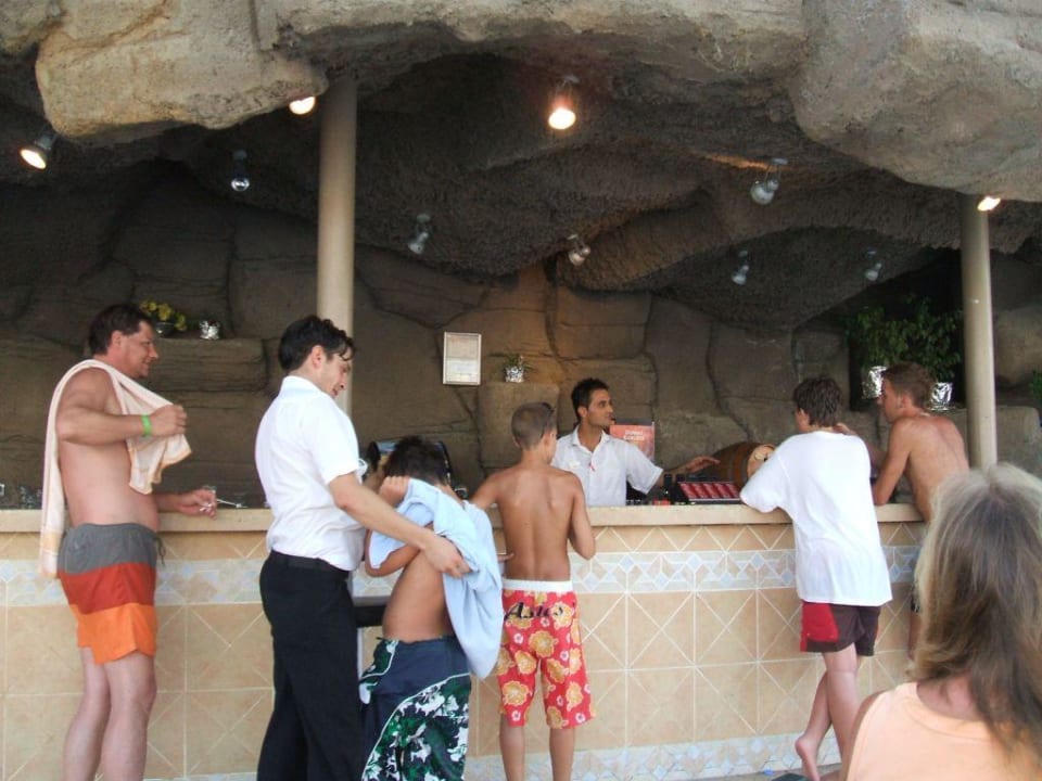 le bar de piscine VONRESORT Golden Coast