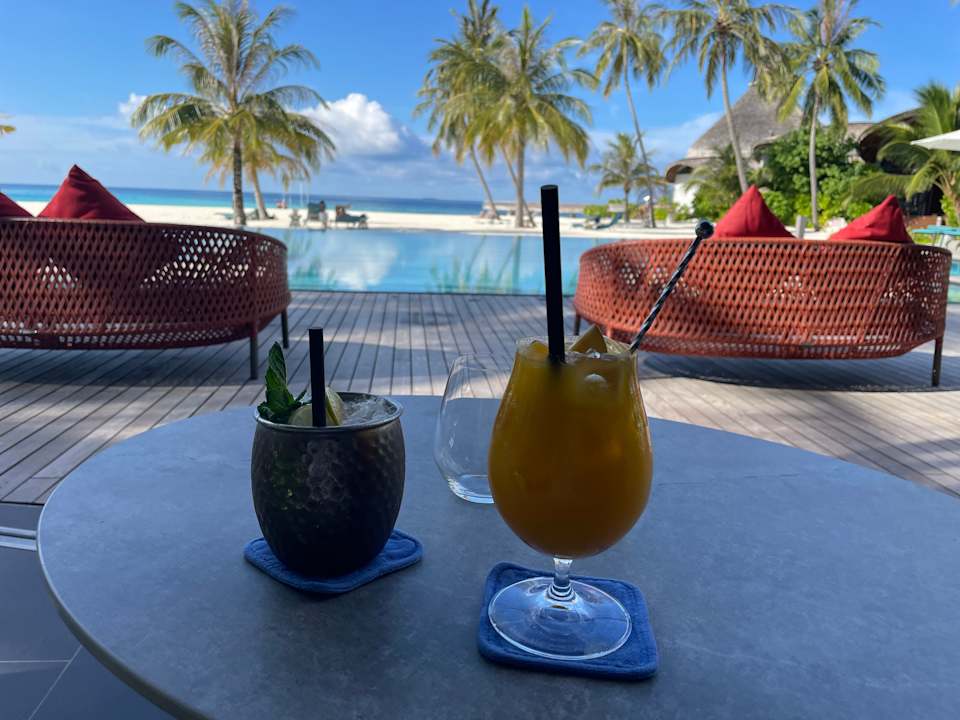 Pool Outrigger Maldives Maafushivaru Resort