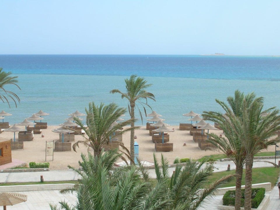 Widok na plażę i basen Imperial Shams Abu Soma