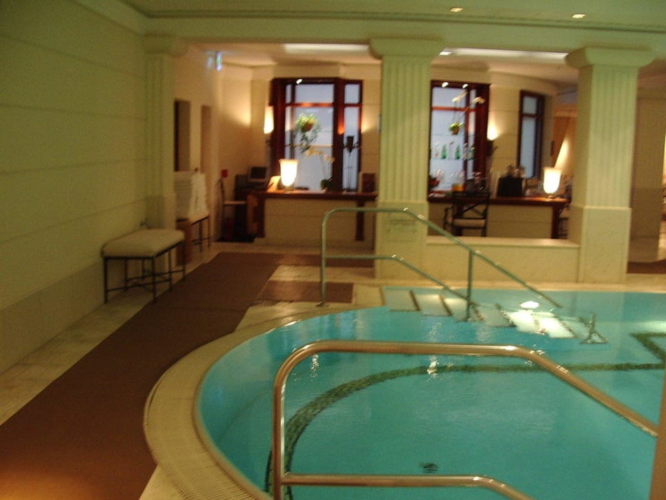 Sehr schöner Poolbereich Hotel Adlon Kempinski Berlin