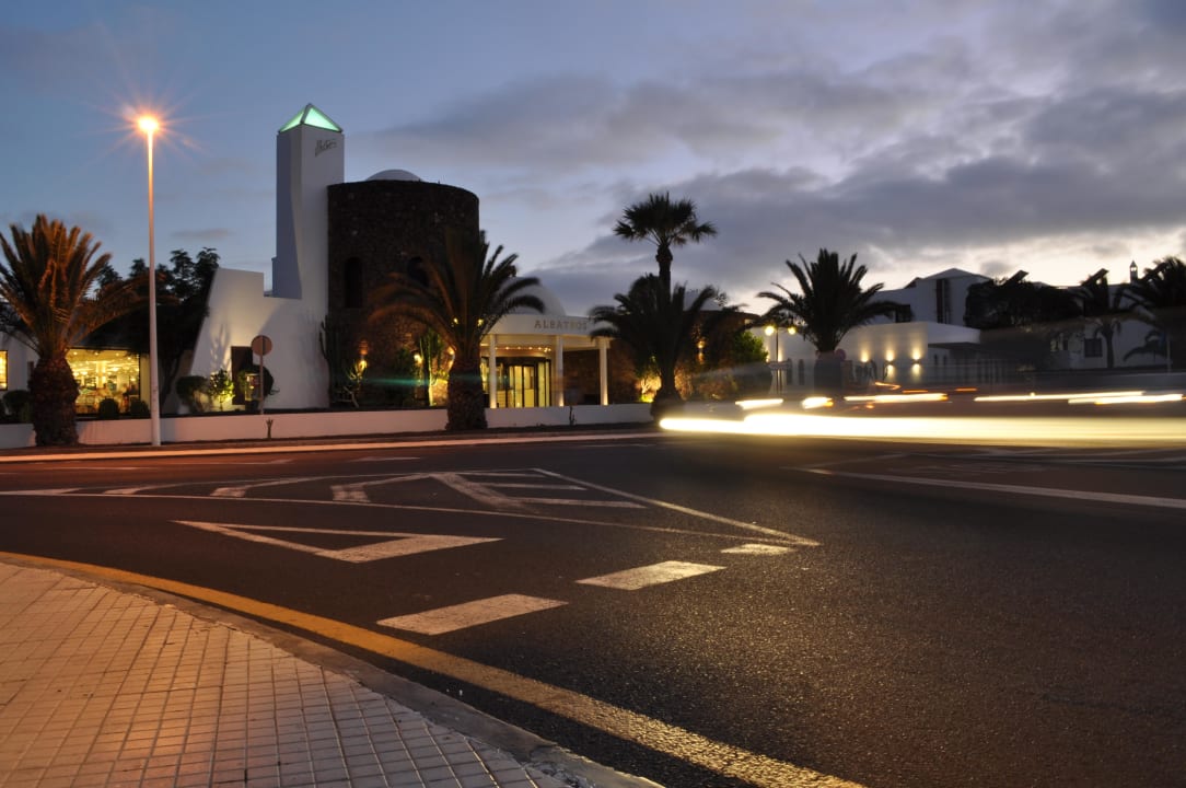 Bei Nacht allsun App.-Hotel Albatros