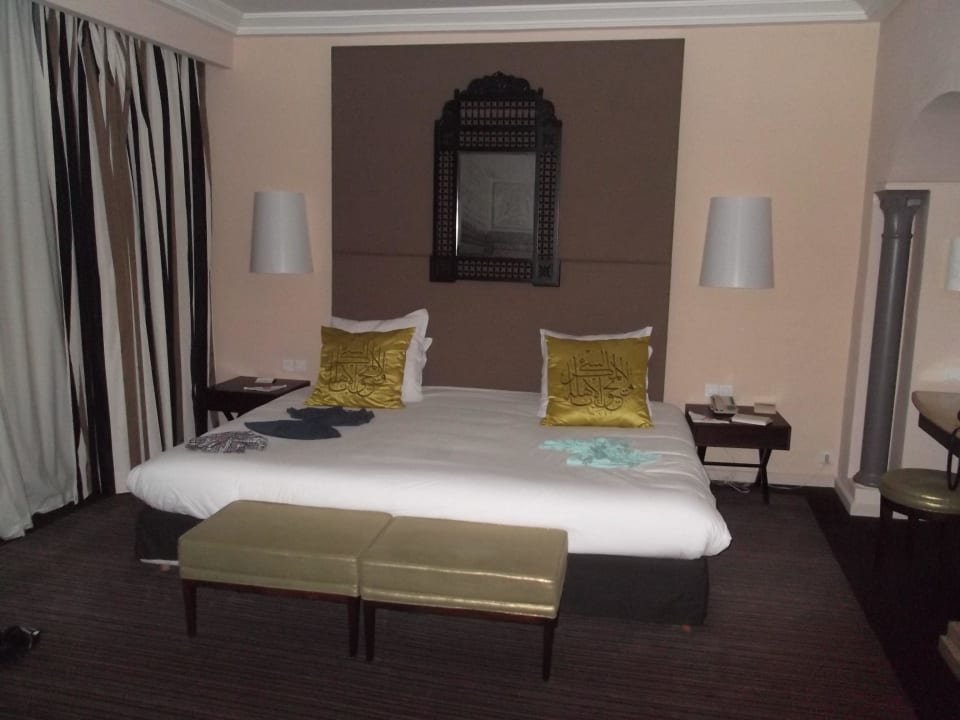 Ein riesiges Bett Oceana Hotel & Spa
