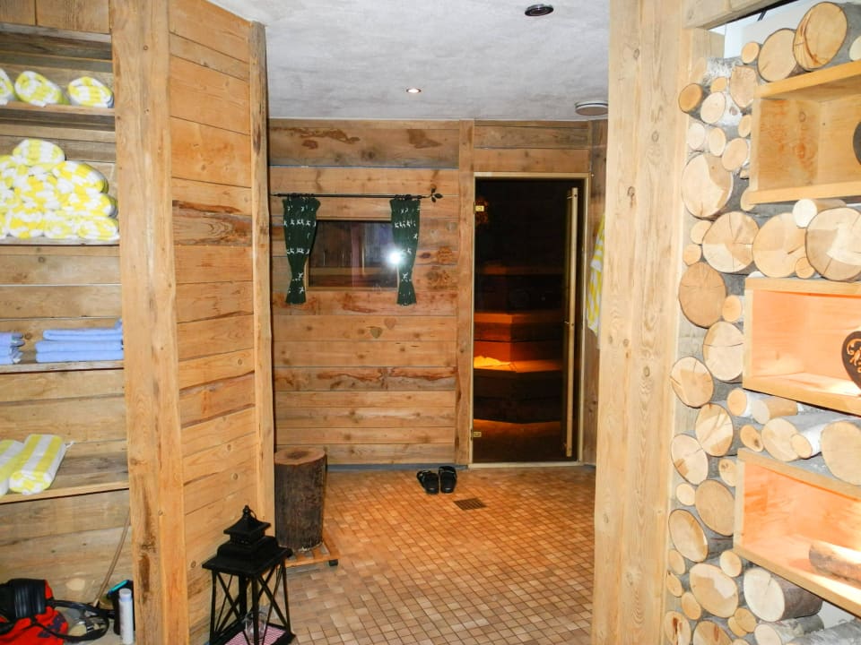 Vorraum zu den Saunaräumen Hotel Bergruh