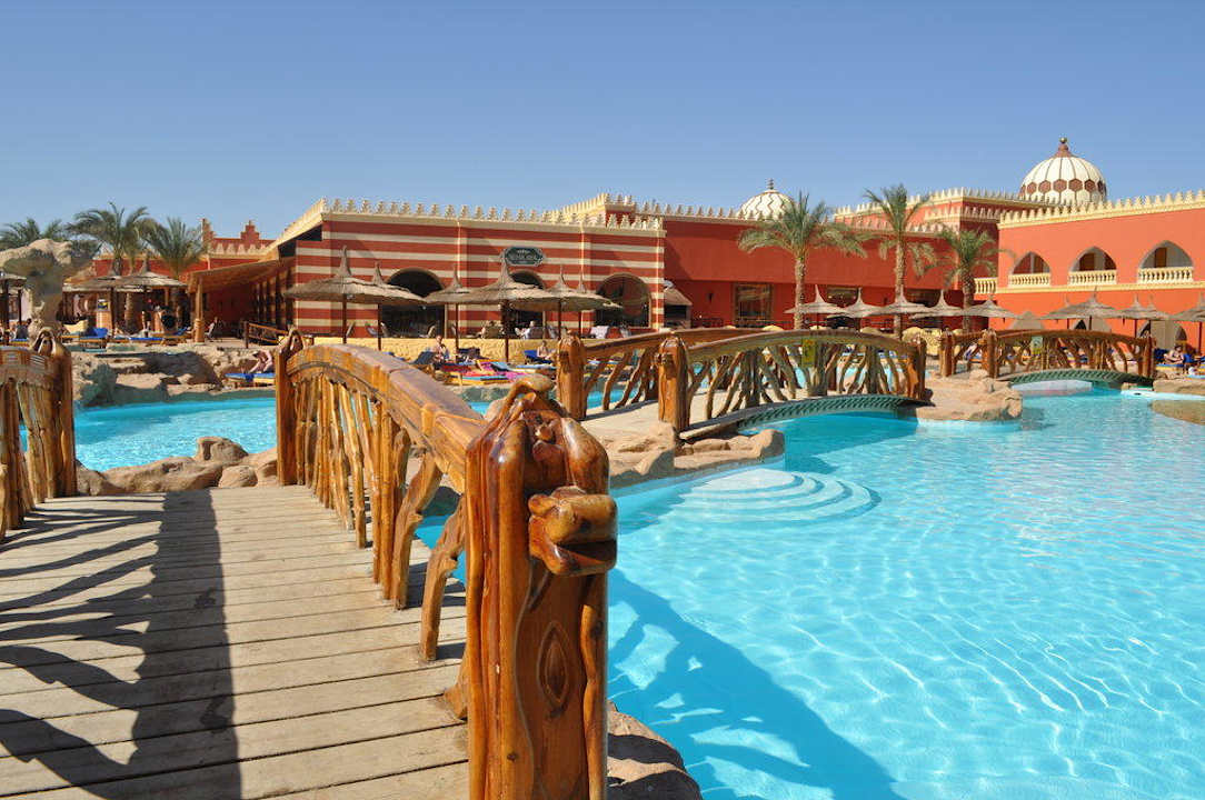 Aktiver Pool mit Animation und Musik Pickalbatros Alf Leila Wa Leila Resort - Neverland Hurghada