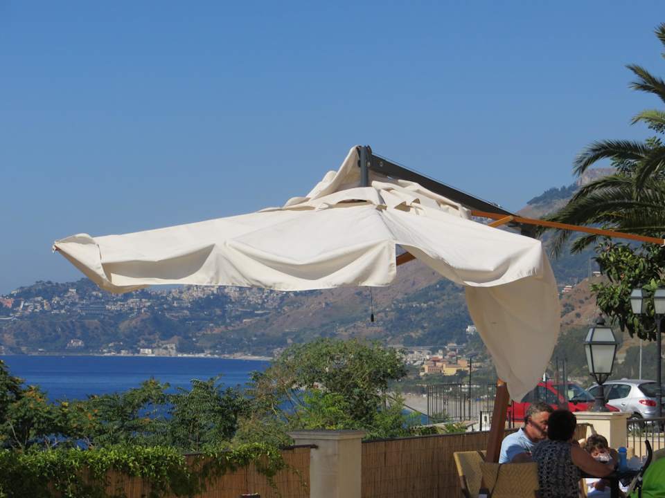 Sonnenschirm Capo dei Greci Taormina Coast Resort Hotel & Spa