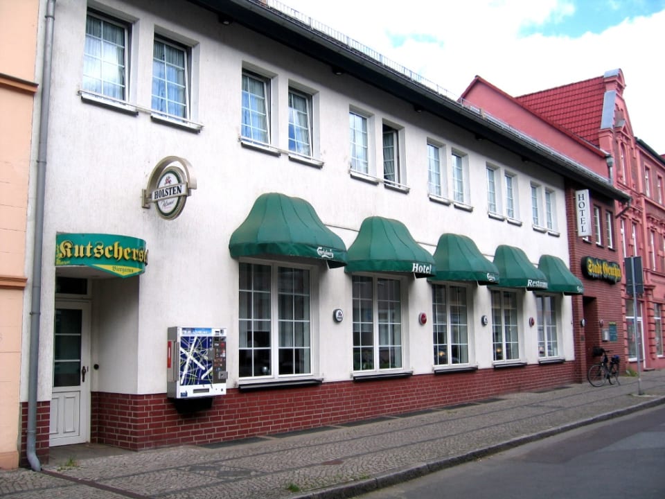 Vorderseite mit Eingang Hotel Stadt Genthin