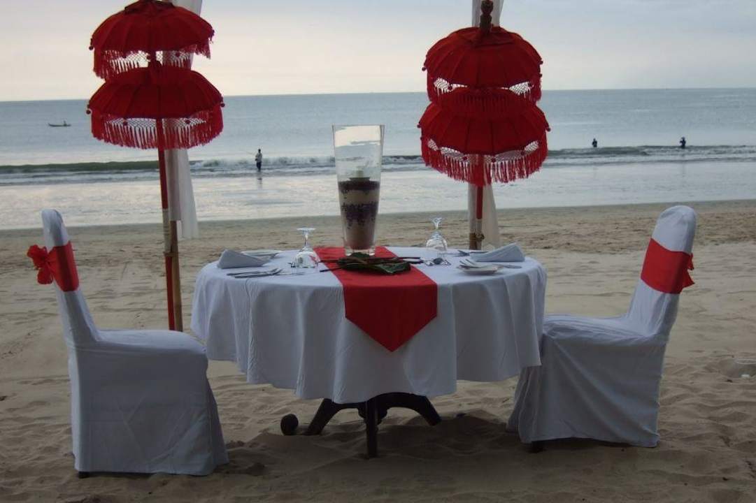 Romantisches Dinner am Strand Hotel Keraton Jimbaran Resort