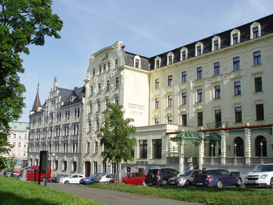 Hotell mit kostenpflichtigen, bewachten Parkplatz Clarion Grandhotel Zlaty Lev