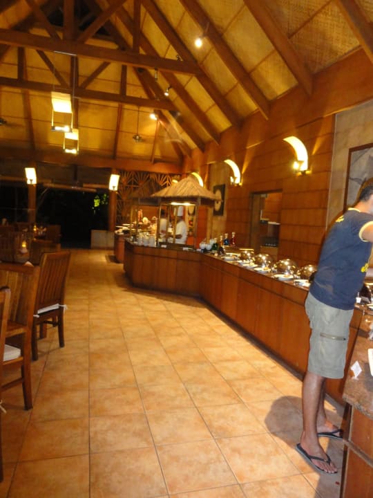 Büffet im Farivalhu Resteraunt Kuramathi Maldives