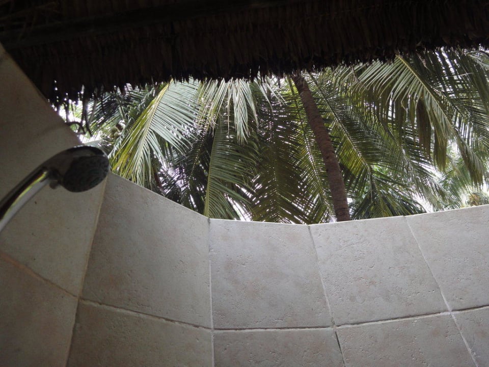 Freiluftdusche Angaga Island Resort