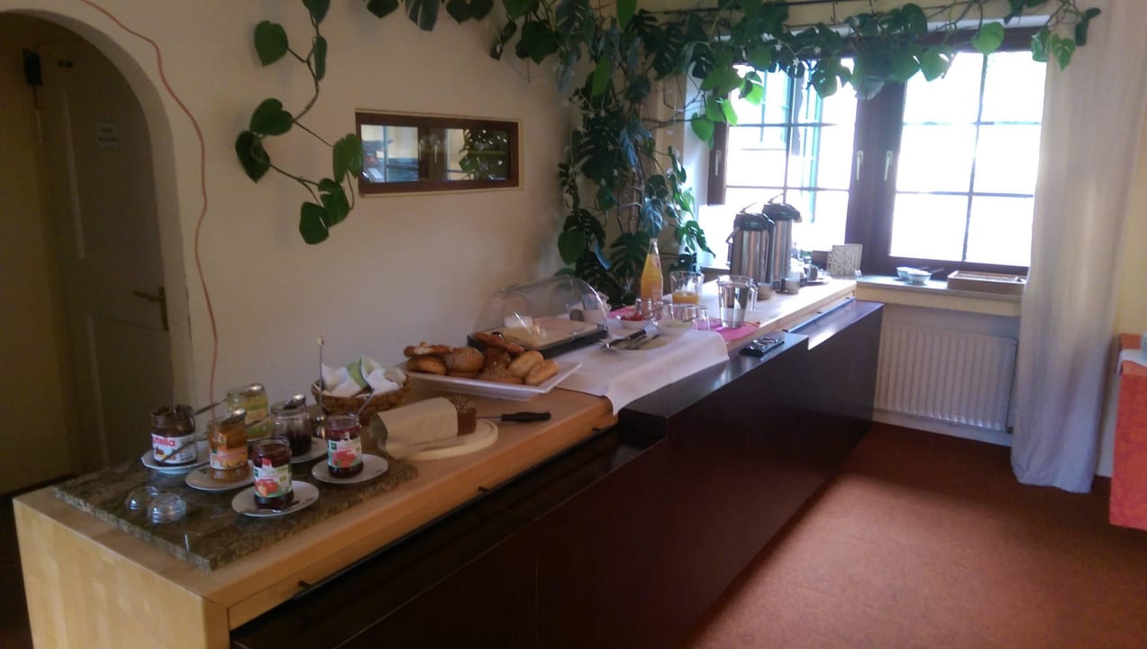 Frühstück Gästehaus Fliegender Drache