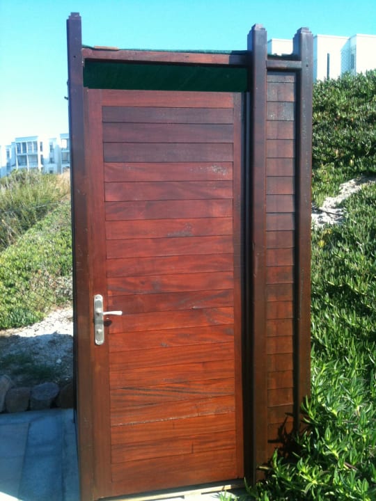 Umkleidekabine oberhalb der Badeplattform Xanadu Island Hotel