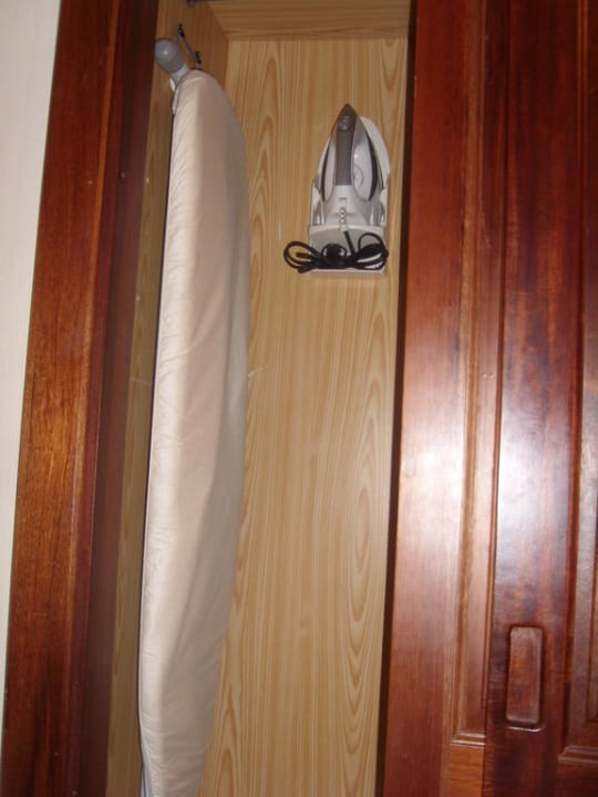 Kleiderschrank Hotel Grand Palladium Palace Resort, Spa & Casino