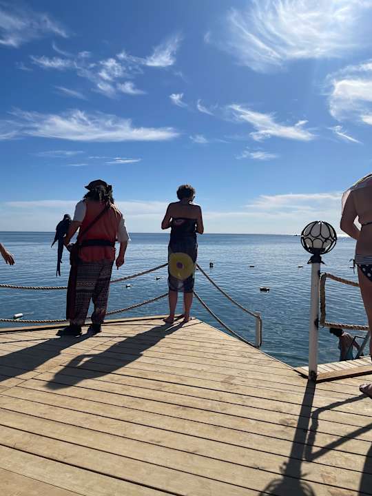 Strand Saturn Palace Resort Hotel