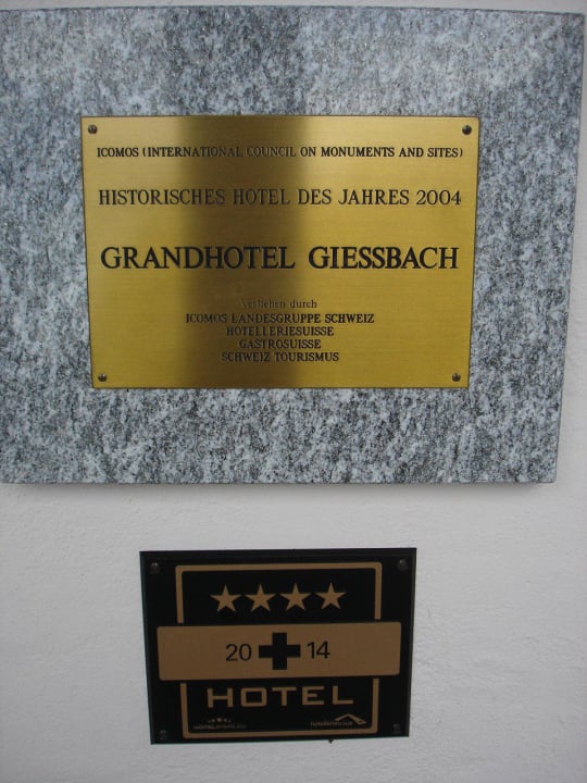 Tafeln am Eingang Grandhotel Giessbach