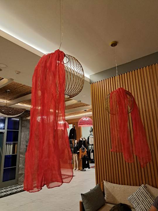 Lobby Side Royal Style Hotel