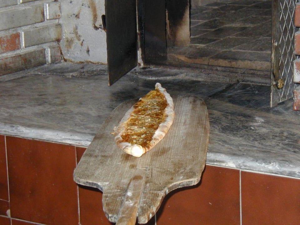 Lahmacun aus dem Steinofen Hotel Miramare Beach