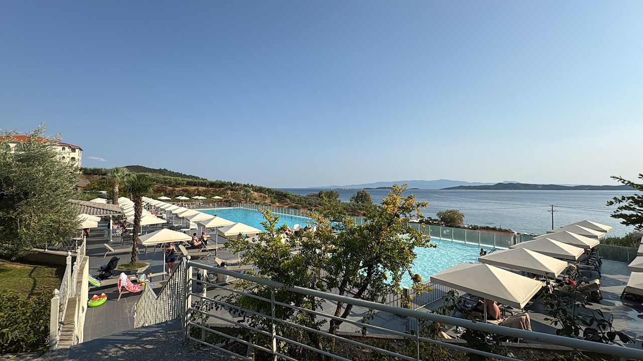 Pool Akrathos Beach Hotel