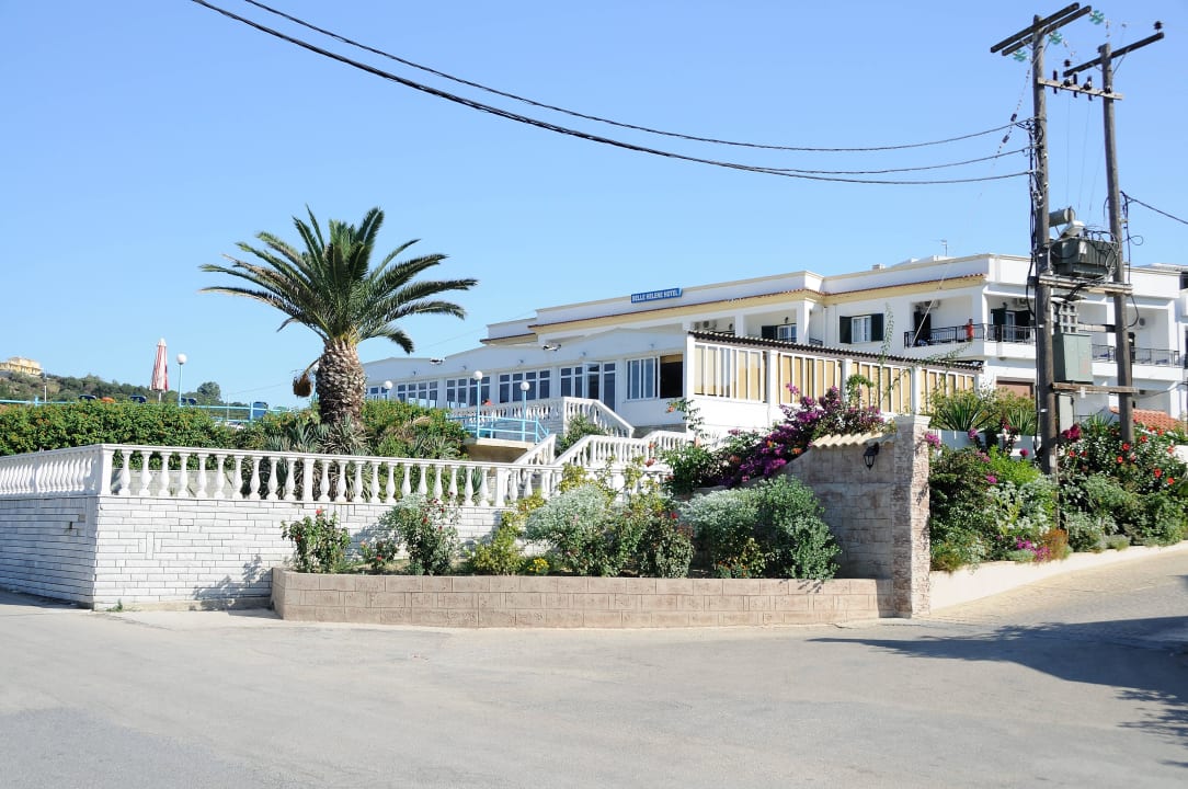 Blick von der Strasse Hotel Belle Helene Beach