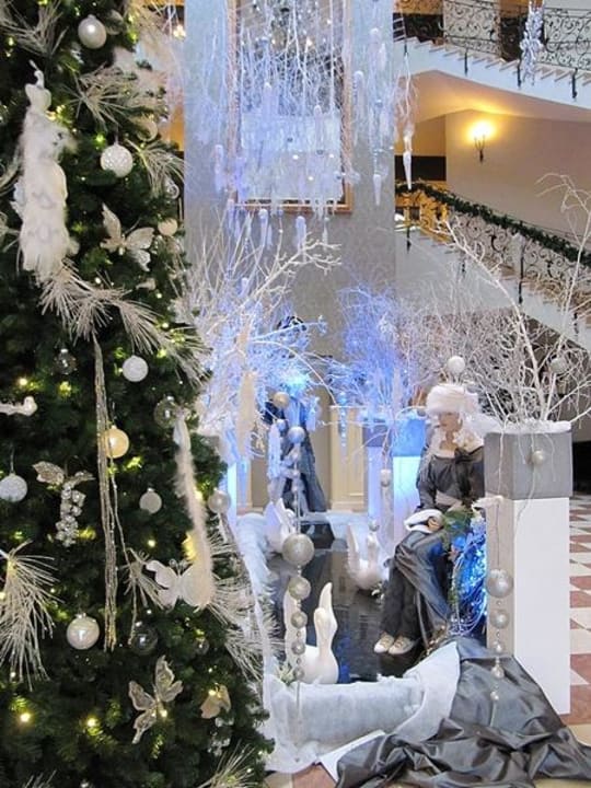 Weihnachtsdeko in der Lobby Van der Valk Resort Linstow