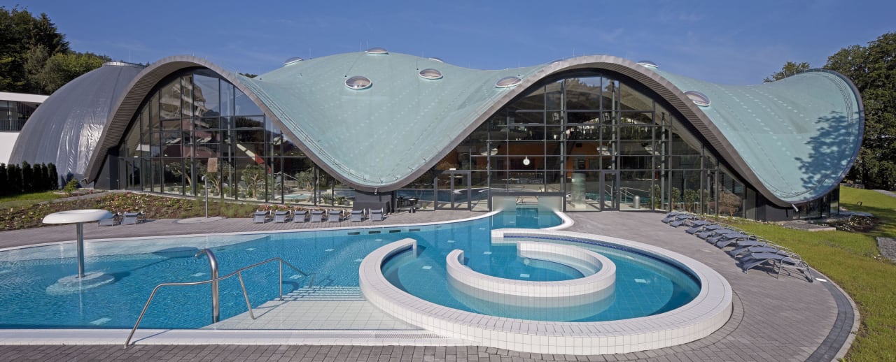 Außenbecken der Toskana Therme Hotel an der Therme Bad Orb