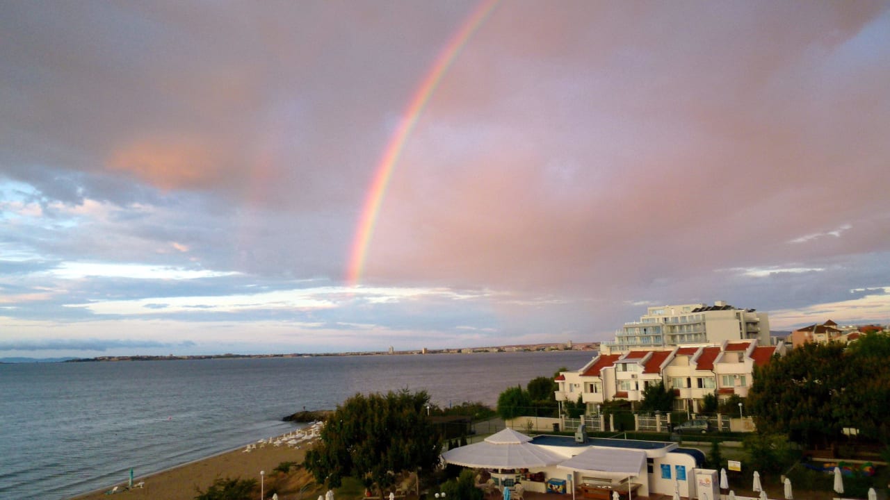Die andere Seite des Regenbogen Hotel Sineva Beach
