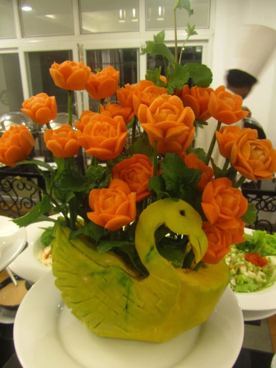 Wunderschöne Gemüseschnitzerein Goldi Sands Hotel