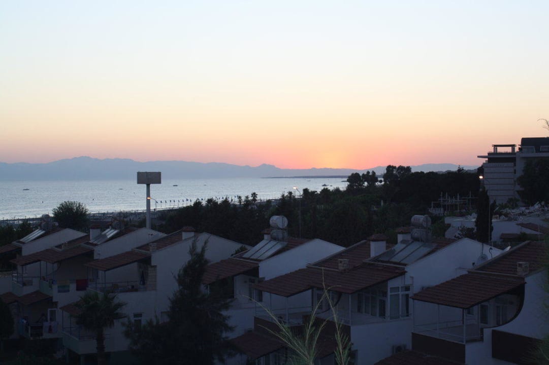 Abendlicher Zimmerausblick - Hotel Side Sun Side Sun Hotel