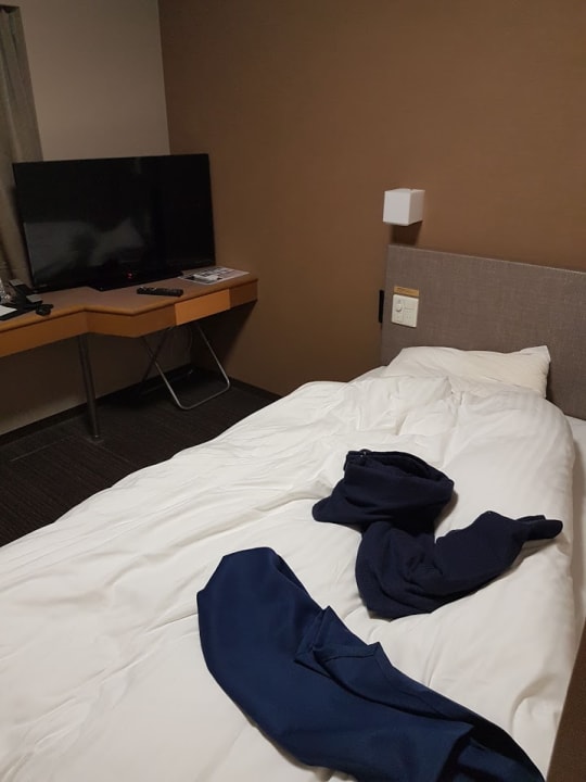 Zimmer Hamilton Hotel-BLUE-