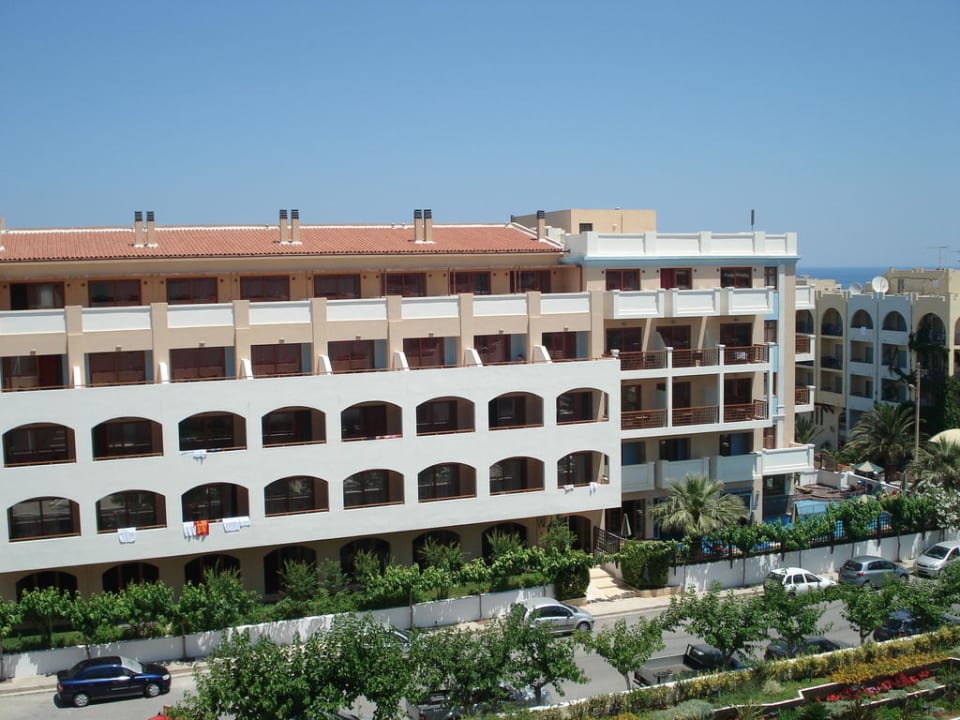 Nachbargebäude Hotel Theartemis Palace