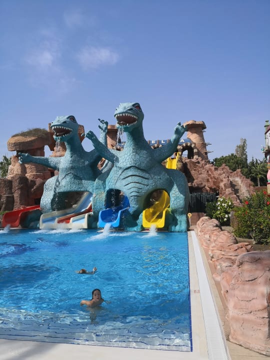 Pool Kamelya Aishen Club