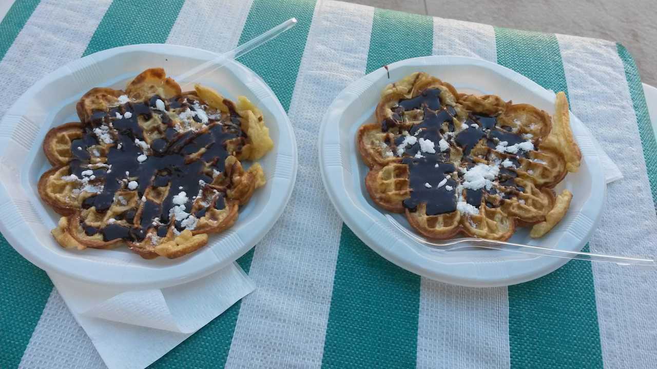 Frische Waffeln Nachmittags am Pool Side Lilyum Hotel & Spa