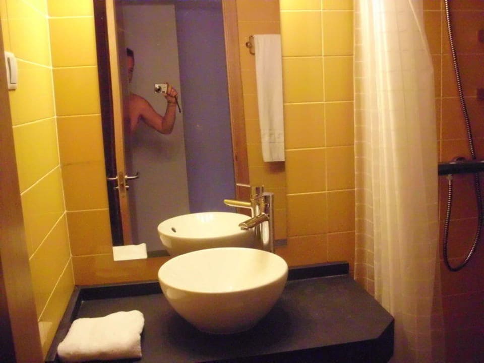 Bad mit Dusche Apartments Cala Lucia