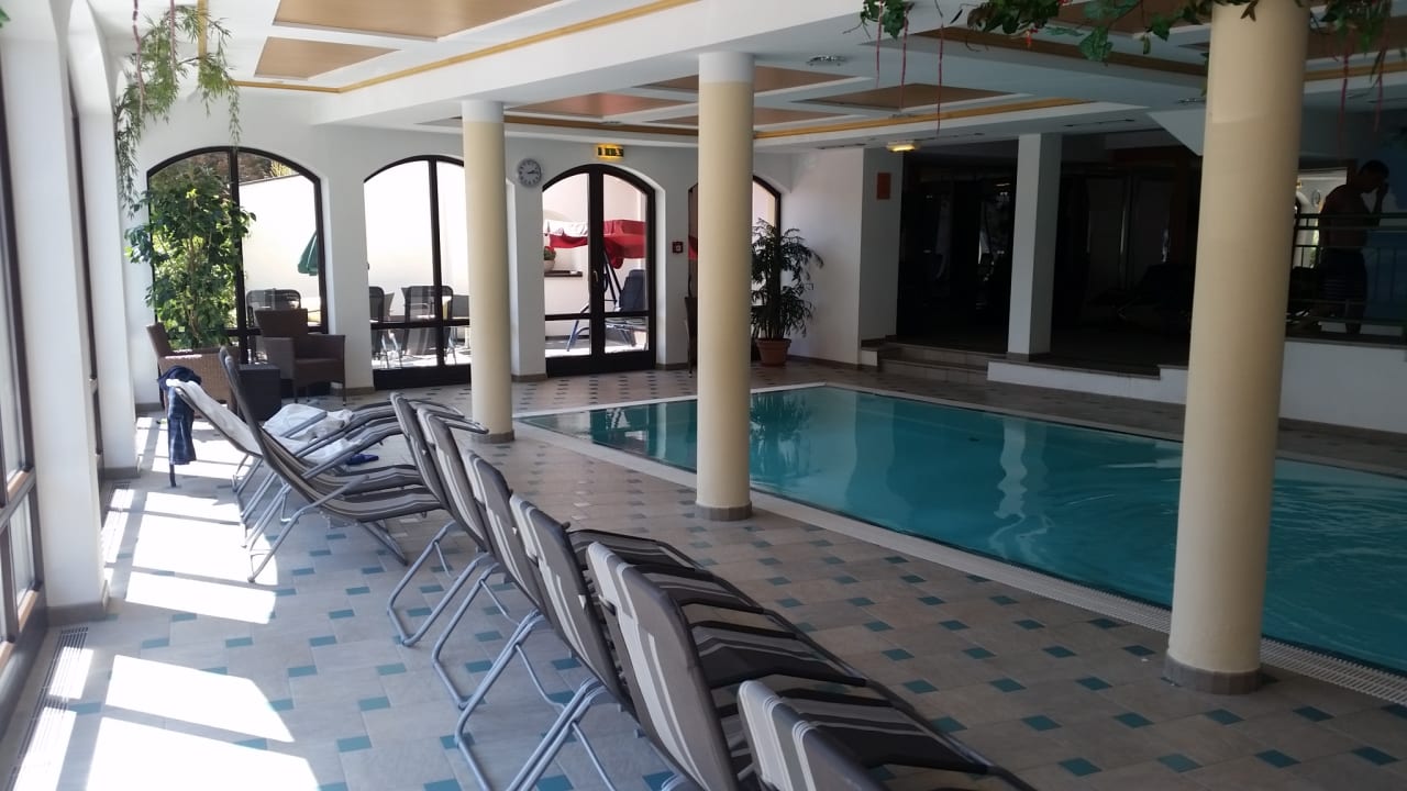 Pool Hotel Garni Alpenruh-Micheluzzi