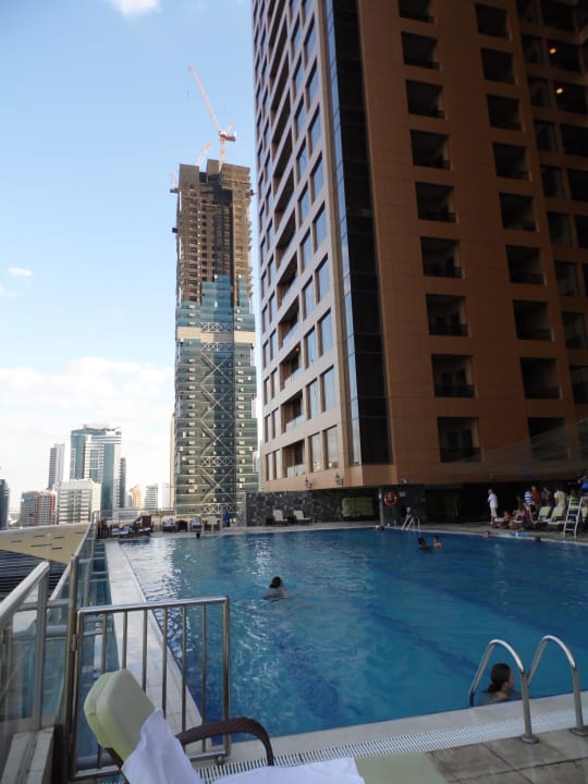 Pool in der 8. Etage Two Seasons Hotel & Apartments