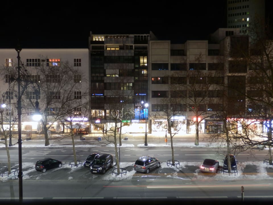 Von Aussen bei Nacht Leonardo Hotel Berlin KU´DAMM