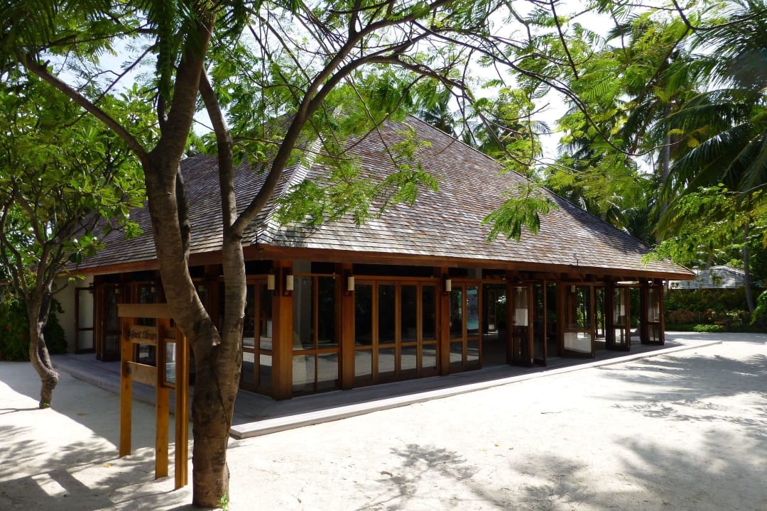 Lobby Gebäude Vilamendhoo Island Resort & Spa