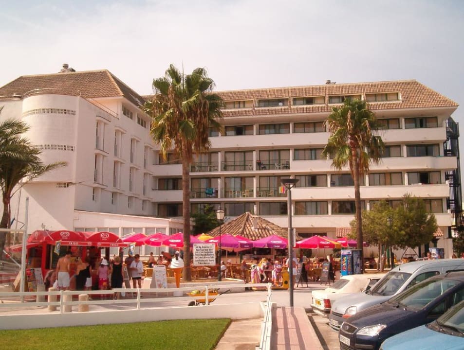 Vorderansicht des Paraiso de Alcudia vom Kutschenstand Aparthotel Paraiso De Alcudia
